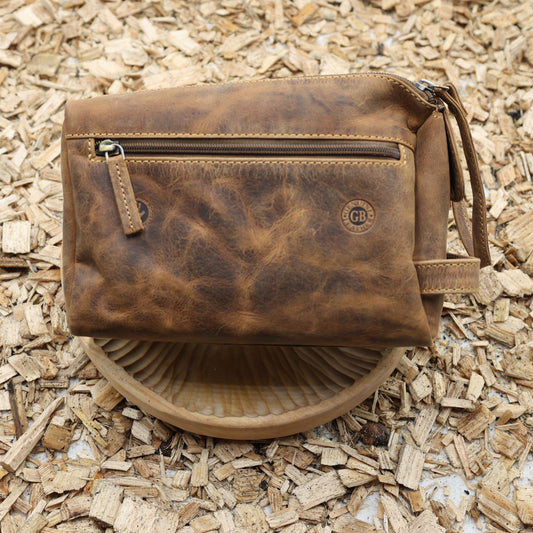 "Leder Kulturbeutel Vintage geöffnet grosses Hauptfach 2 Reissverschlusstaschen aussen"