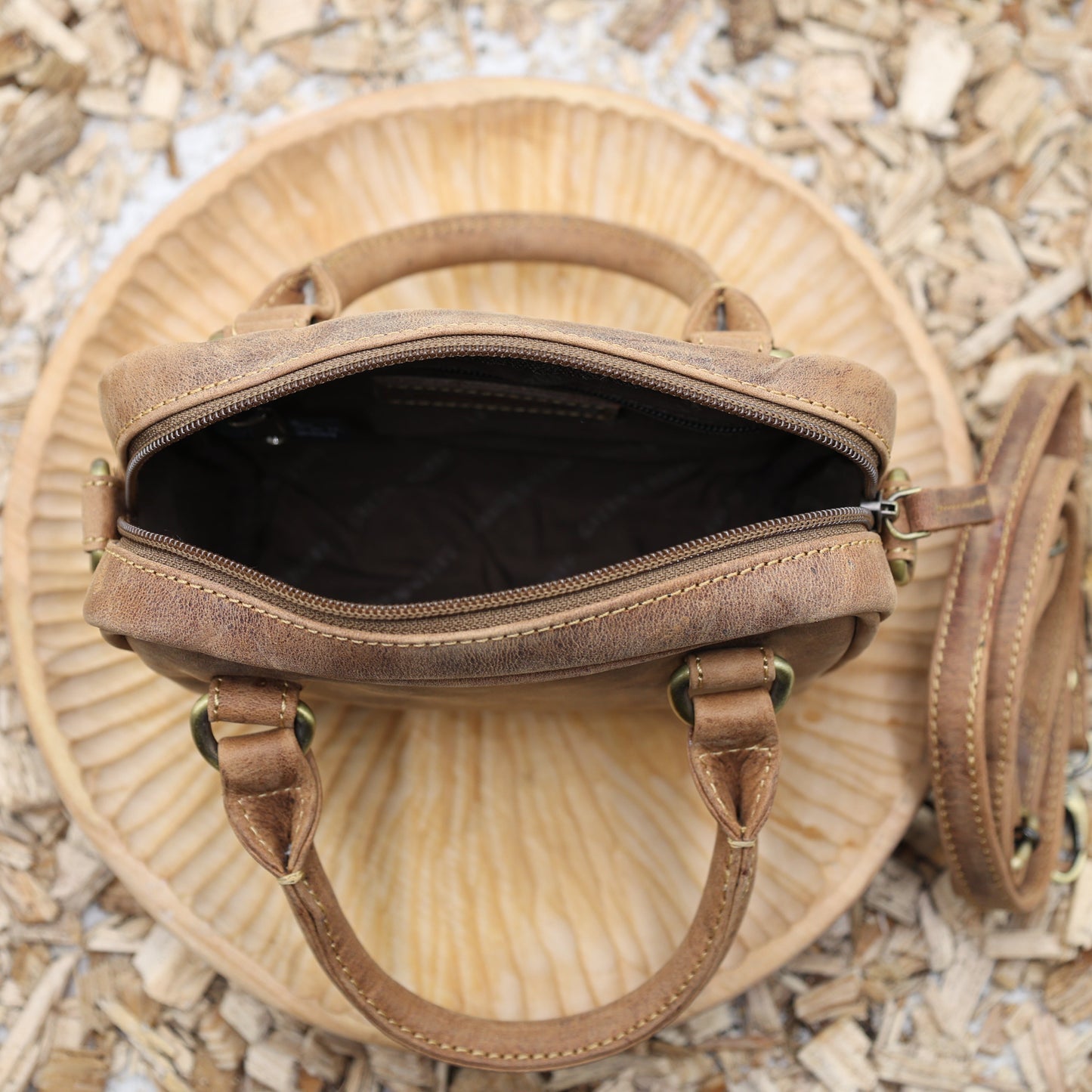 "Kleine Handtasche Leder Reissverschluss Hauptfach gefüttert Vintage Look"