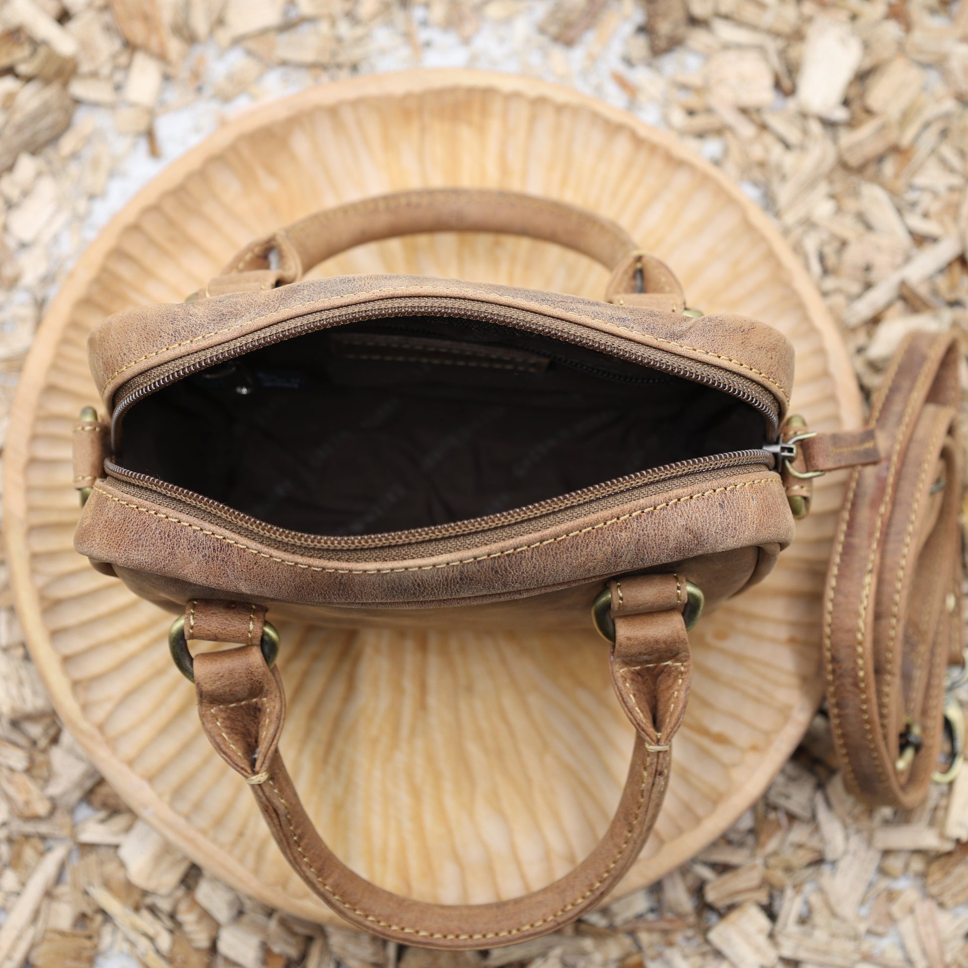 "Kleine Handtasche Leder Reissverschluss Hauptfach gefüttert Vintage Look"